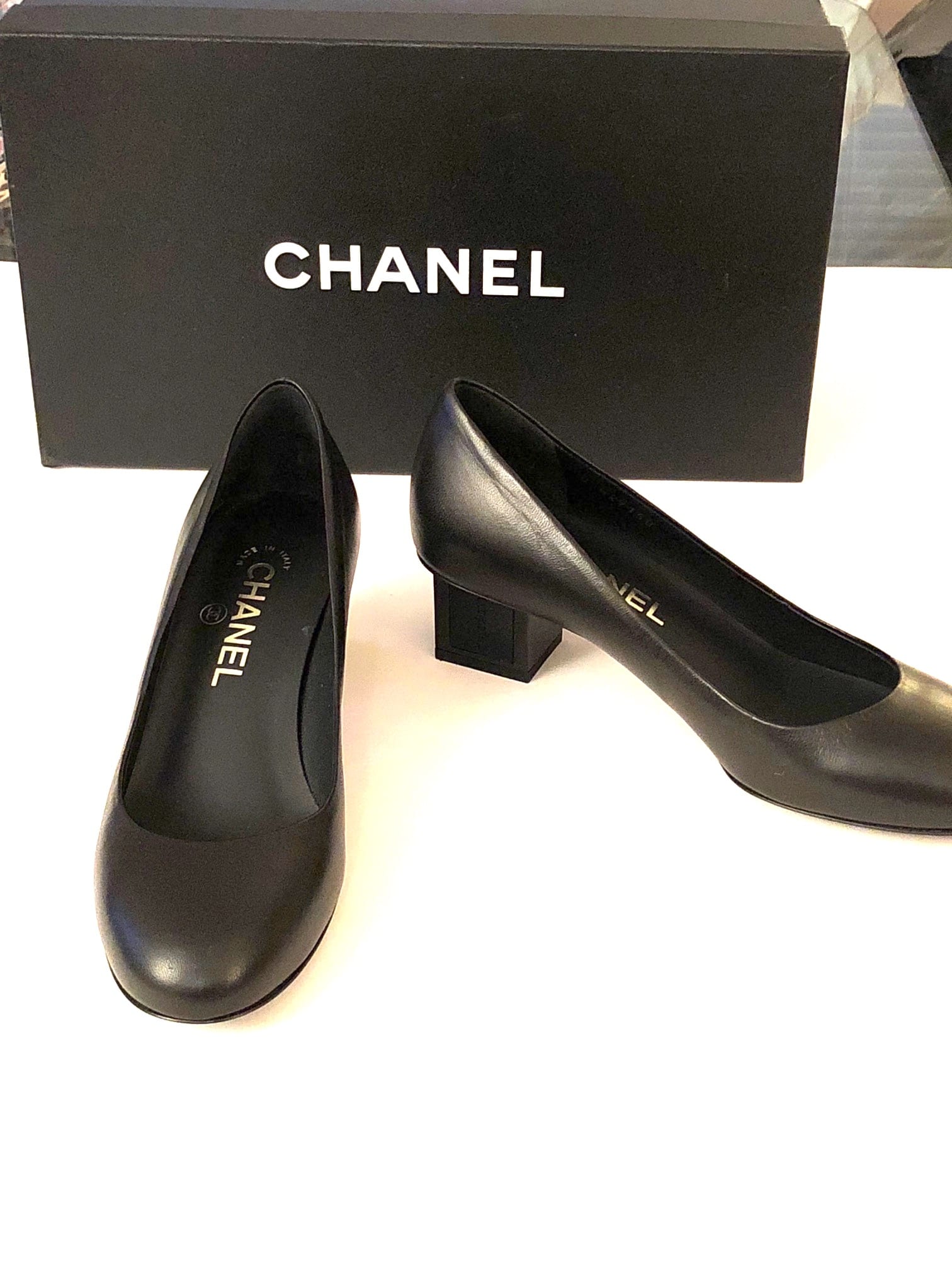 CHANEL, BLACK LEATHER PUMP WITH SQUARE HEEL  NEW IN BOX-SIZE-37
