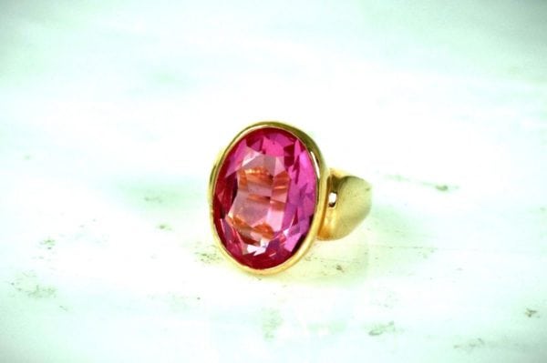 JOSEPH ESPOSITO, PINK CRYSTAL OVAL CENTER STONE GOLD RING - Image 3