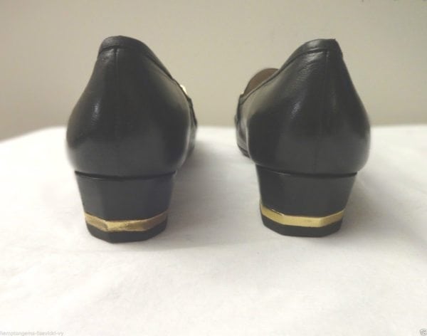 HELENE ARPELS (AS IN VAN CLEEF ARPELS) BLACK LEATHER SHOES W/GOLD CHAIN, SIZE-8 A - Image 7