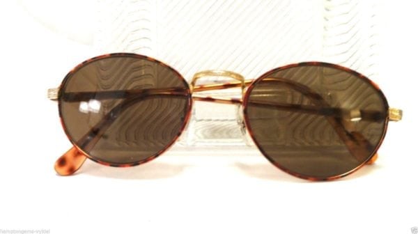 3PCS- WOMENS SUNGLASEES- ONE PAIR IS GUESS - Image 3