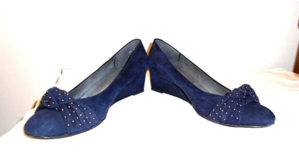 STUART WEITZMAN - NAVY SUEDE SHOE WITH KNOT & GOLD STUDS ACCENT-SIZE-81/2 - Image 2