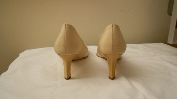BRUNO MAGLI-VINTAGE BEIGE SILK & PATENT LEATHER TIP-CLASSIC PUMP-SIZE-9-EXCELLENT-VINTAGE - Image 9